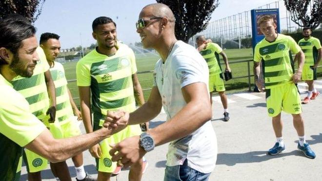 在此背景下 在此背景下